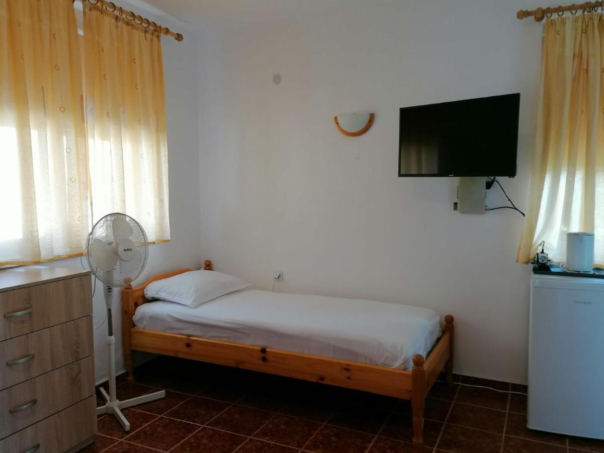 Guest House Sokratovi Obzor Exterior photo