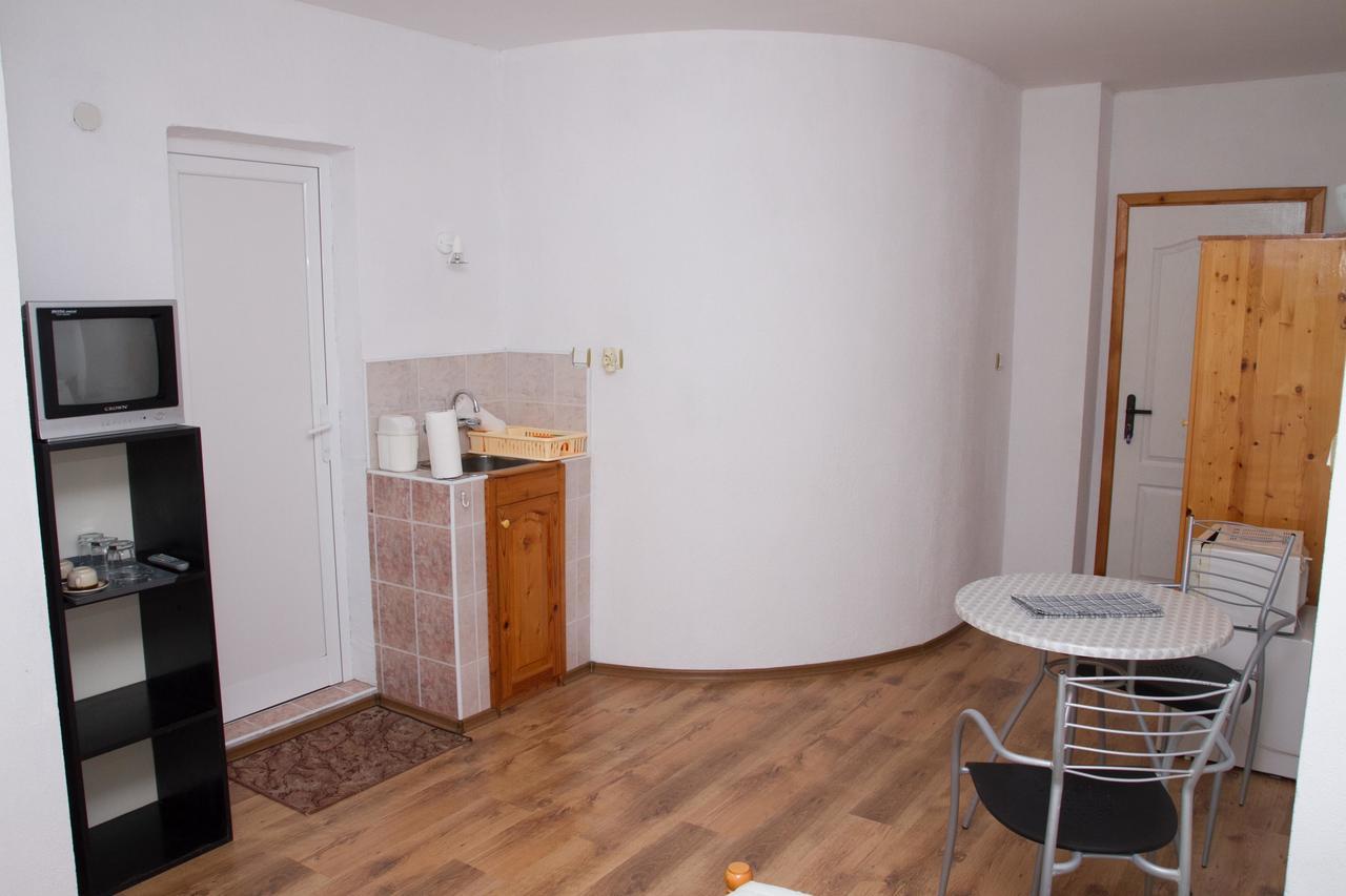 Guest House Sokratovi Obzor Exterior photo