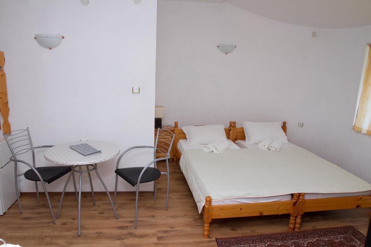 Guest House Sokratovi Obzor Exterior photo