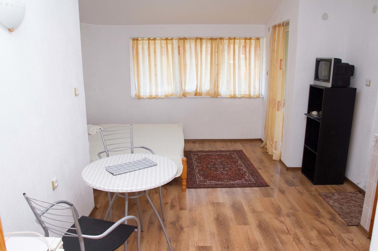 Guest House Sokratovi Obzor Exterior photo