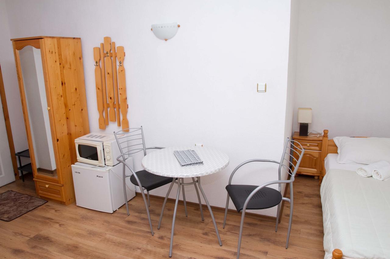 Guest House Sokratovi Obzor Exterior photo