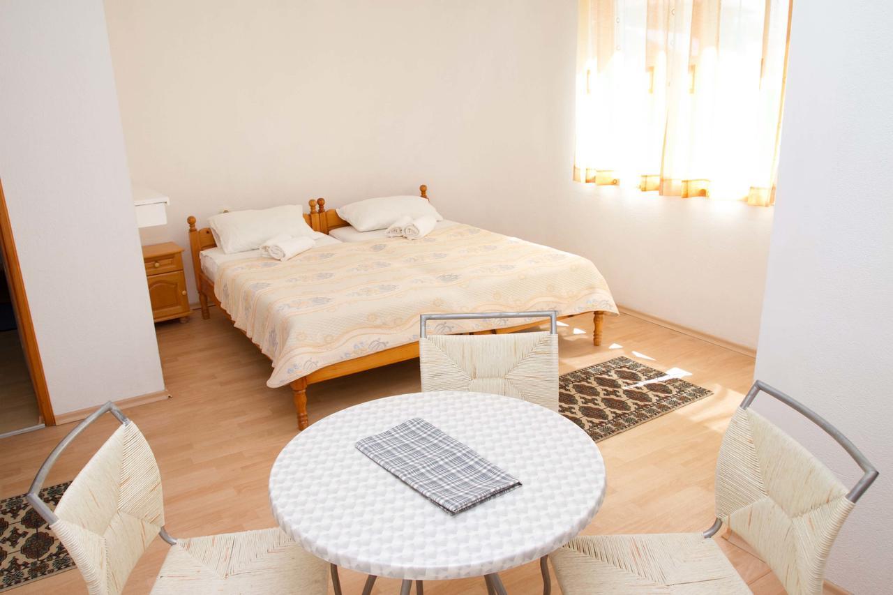 Guest House Sokratovi Obzor Exterior photo