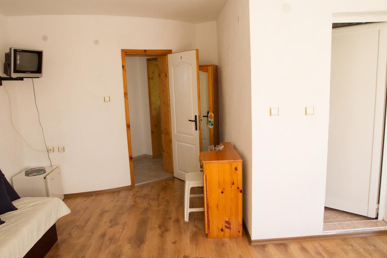 Guest House Sokratovi Obzor Exterior photo
