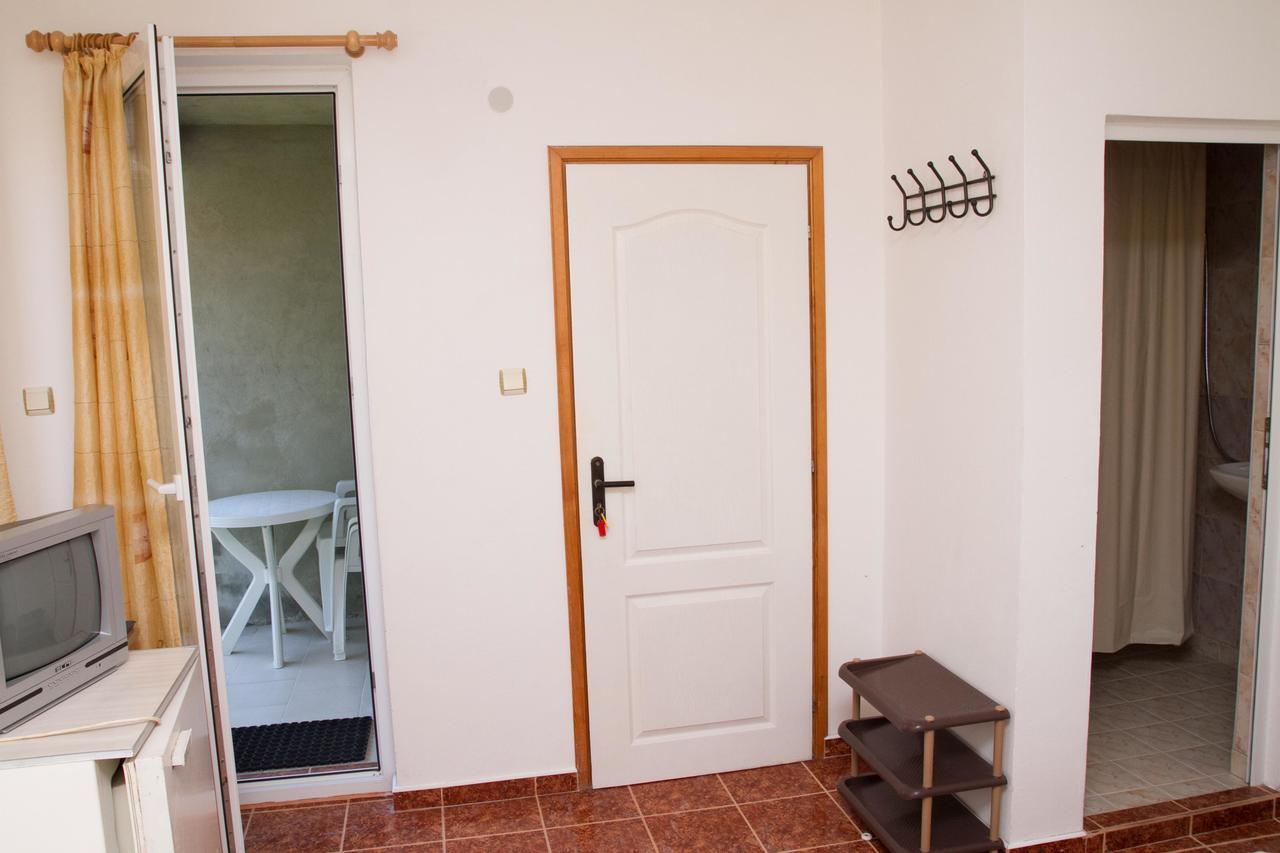 Guest House Sokratovi Obzor Exterior photo